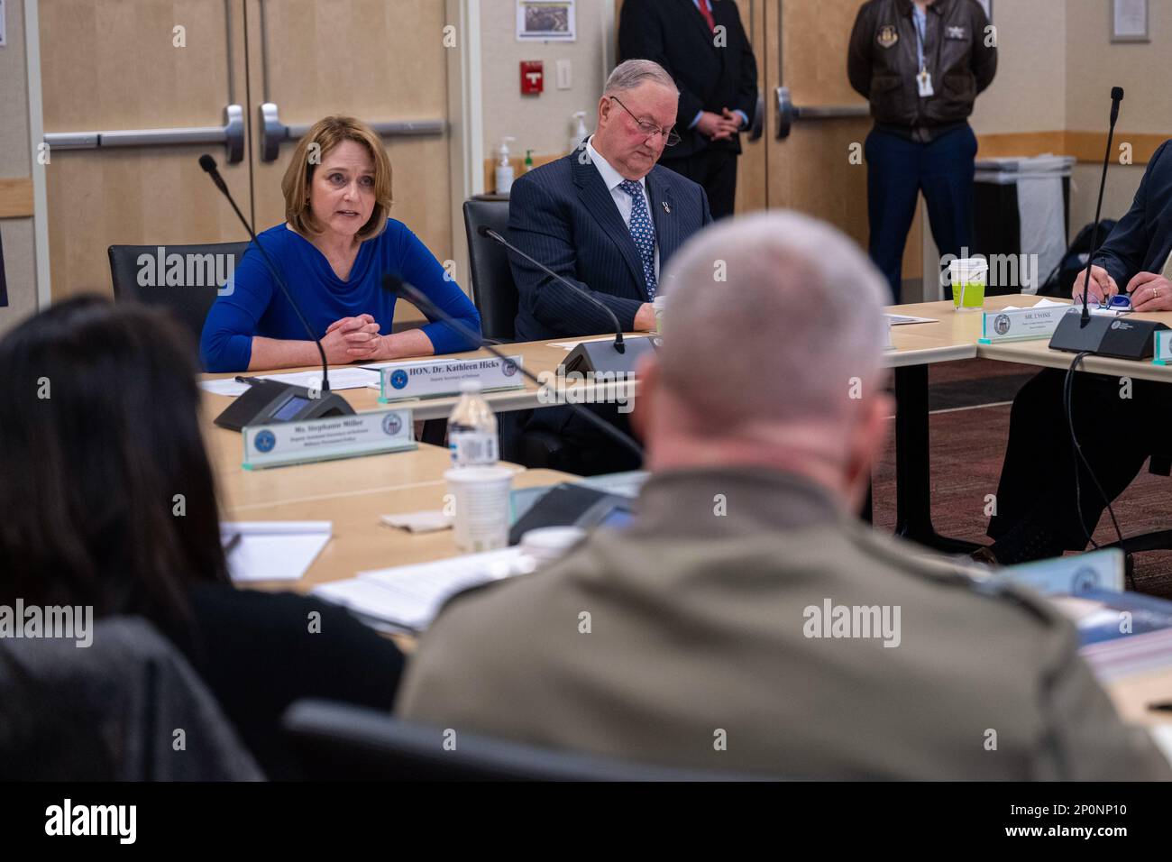 La sous-secrétaire à la Défense, Kathleen Hicks, prend la parole lors d'une réunion du Conseil d'administration de la politique des forces de réserve au Pentagone, Washington, D.C., le 15 février 2023. Banque D'Images