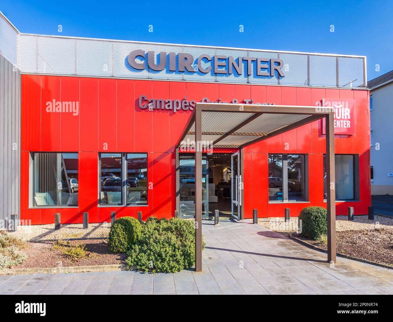 Façade du magasin de meubles en cuir 'Cuir Centre', Chambray les Tours, Indre-et-Loire, France. Banque D'Images