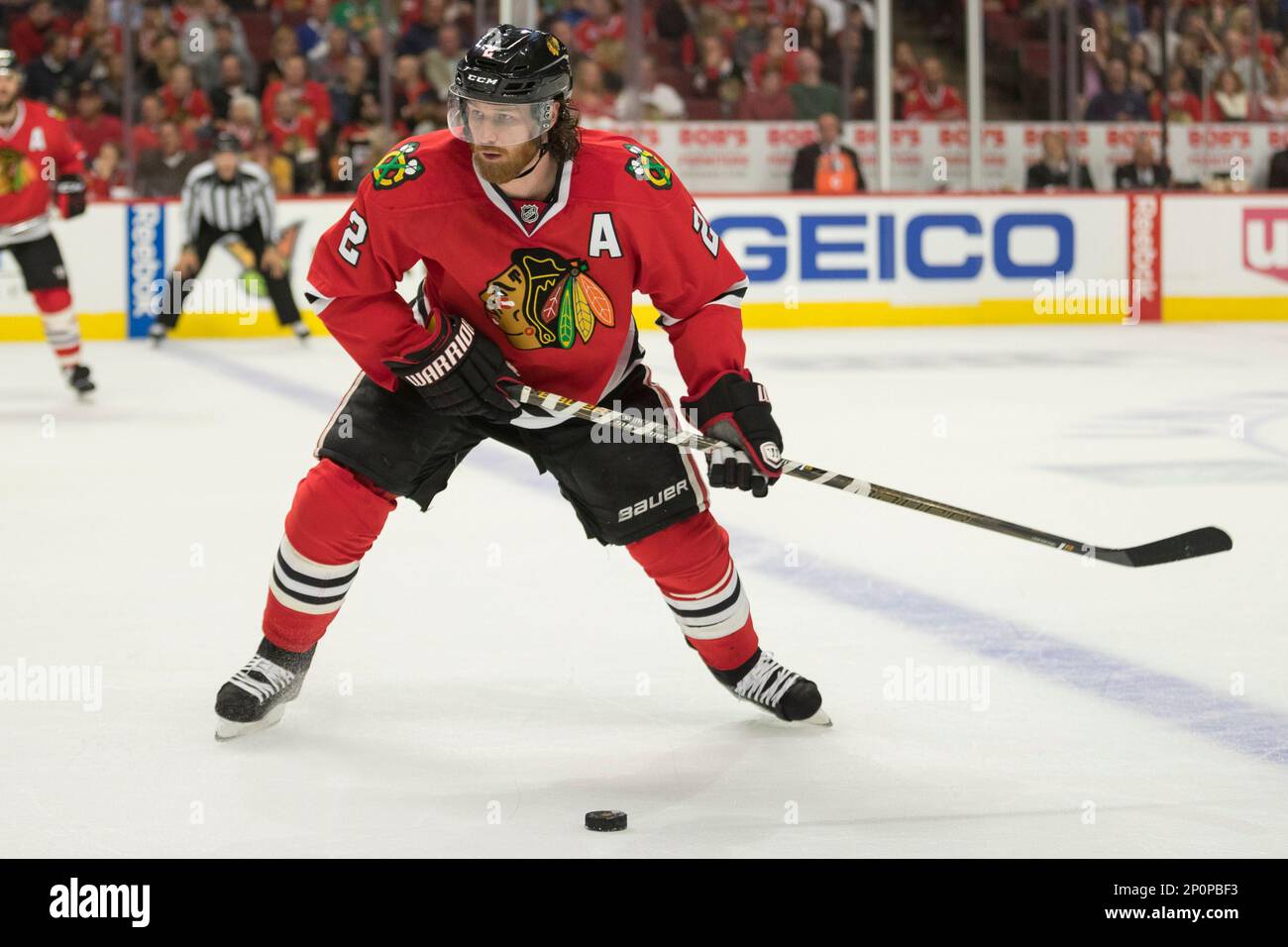 October 22, 2016: Chicago, Illinois, U.S. - Blackhawk #2 Duncan Keith in action during the National Hockey League game between the Chicago Blackhawks and the Toronto Maple Leafs at the United Center in Chicago, IL. (Cal Sport Media via AP Images) Banque D'Images