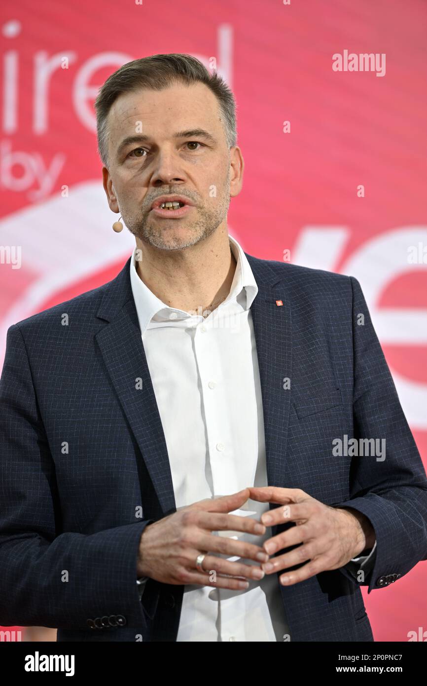 Johan Vankecom, CFO de Belfius, photographié lors d'une conférence de presse pour présenter les résultats de 2022 ans de la banque Belfius, le vendredi 03 mars 2023 à la tour Belfius, siège de la banque à Bruxelles. BELGA PHOTO ERIC LALMAND Banque D'Images