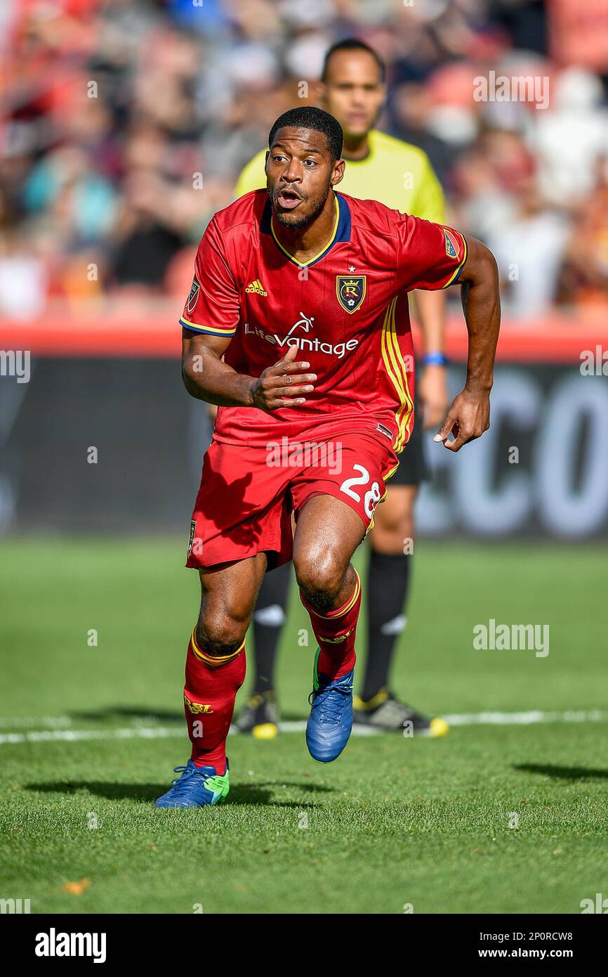 Chris Schuler (28) of Real Salt Lake during the game against Sporting Kansas City in MLS action during the first half at Rio Tinto Stadium on October 16, 2016 in Sandy Utah. The final score was 0-0. (Stephen Smith/Four Seam Images via AP Images) Banque D'Images