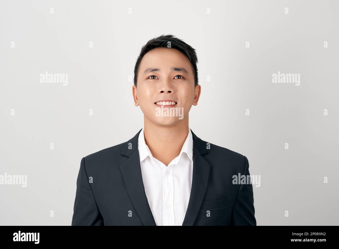 Portrait d'un jeune homme d'affaires à la recherche Banque D'Images