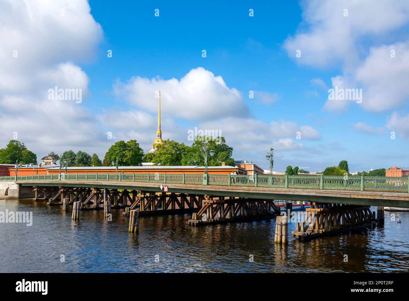 St. Saint-Pétersbourg, pont Ioannovsky traversant le détroit de Kronverksky, passerelle piétonne Banque D'Images