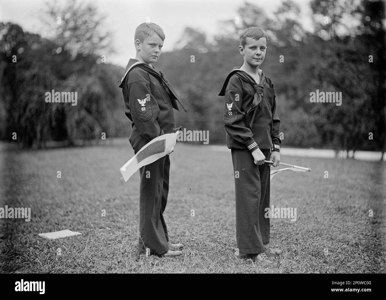 Frank A. Daniels, à droite, avec le frère Jonathan Daniels, 1915. Fils du politicien américain Josephus Daniels et du suffragiste Addie Worth Bagley. Banque D'Images