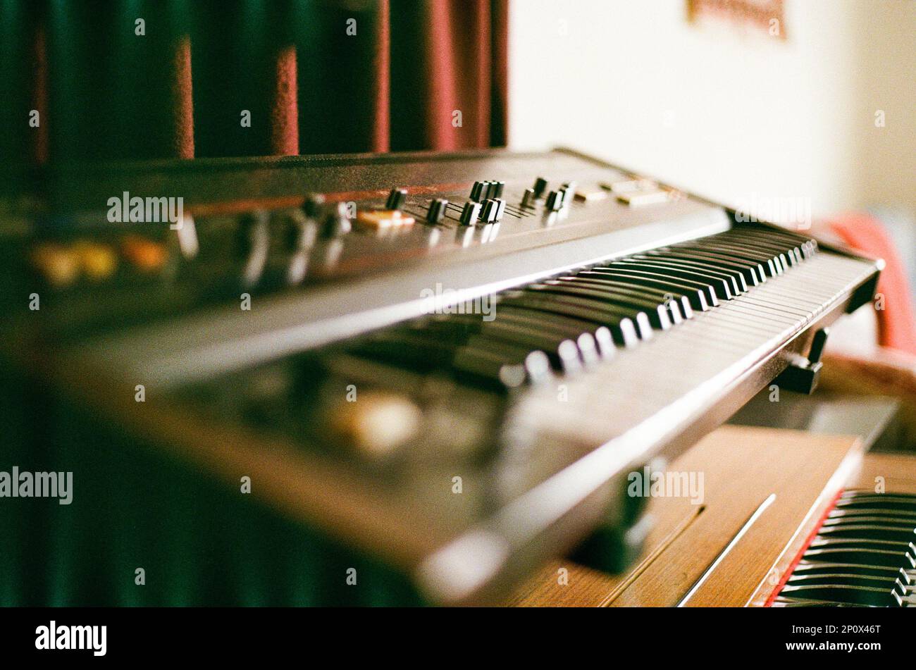 Roland Juno-60 en studio Banque D'Images