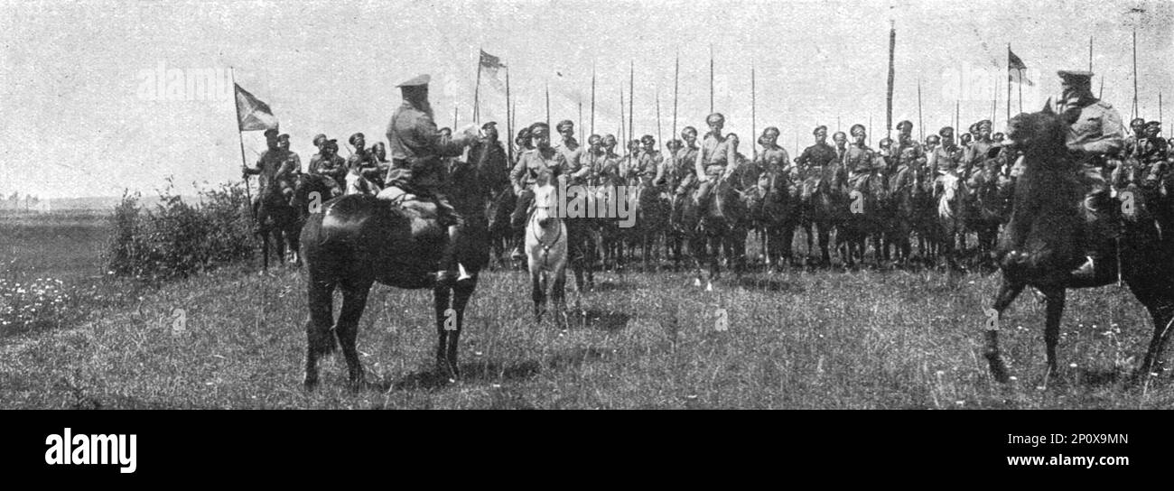 'Le front russe; le colonel commandant les eclaieurs cosaques, attache au 5e régiment siberien allumé a ses cavaliers le télégramme annoncant les premiers succes de l'offensive franco-britannique sur le front d'Occident', 1916. De "Collection de la guerre IV L'Illustration Tomé CXLVIII. La guerre Juillet, Aout, septembre, octobre, novembre, Décembre 1916". Banque D'Images