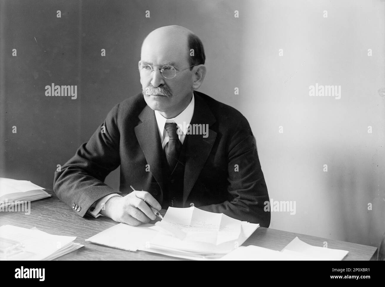 Thomas B. Love, Secrétaire adjoint au Trésor en charge des bureaux de l'assurance du revenu interne et des risques de guerre, 1918. Banque D'Images