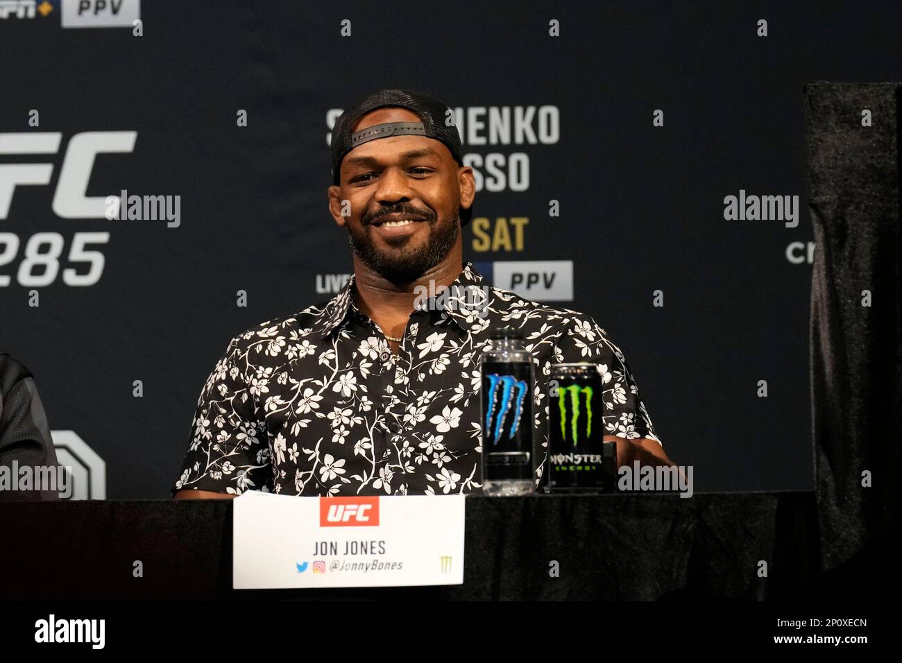LAS VEGAS, NV 2 mars Jon Jones parle avec la presse et les fans à
