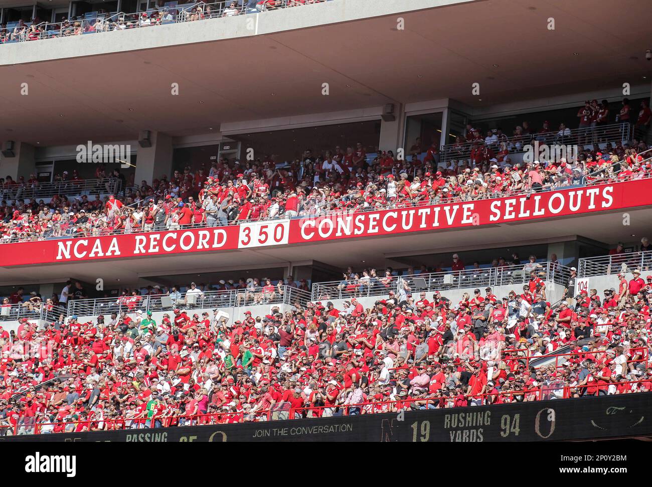 Sept 17, 2016 , CA : Nebraska celebrate there 350 consecutive sellout during NCAA Football game between Oregon Ducks and Nebraska Cornhuskers 35-32 win at Tom Osborne Field Memorial Stadium Lincoln, Neb. Thurman James / CSM (Cal Sport Media via AP Images) Banque D'Images