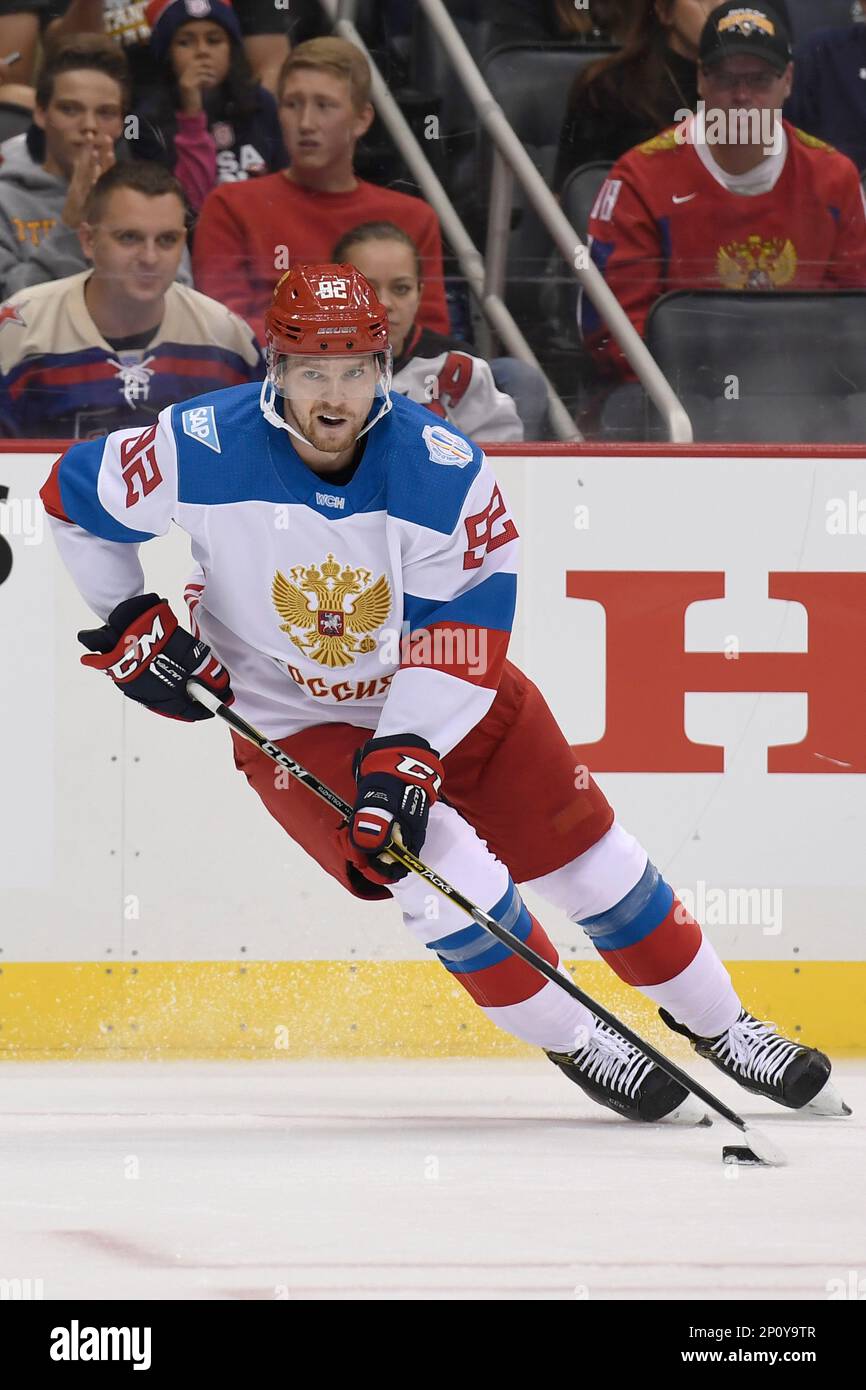 14 September 2016: Team Russia F Evgeny Kuznetsov (92) skates with the puck during the first period. Team Canada won 3-2 in overtime against Team Russia in the World Cup of Hockey Pre-Tournament at the Consol Energy Center in Pittsburgh, Pennsylvania. (Photo by Jeanine Leech/Icon Sportswire) (Icon Sportswire via AP Images) Banque D'Images