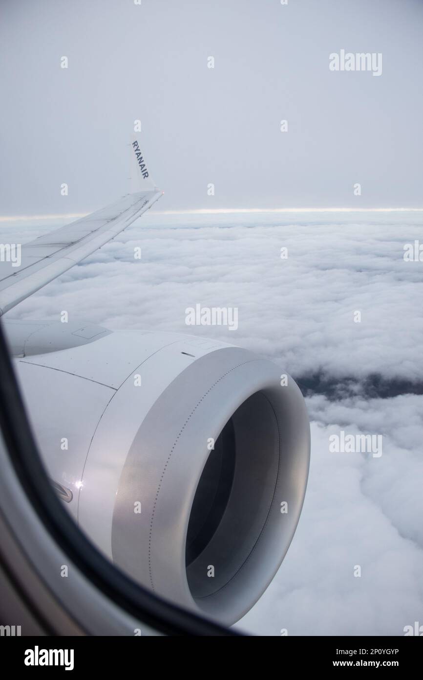 Vue depuis une fenêtre d'avion d'un ciel nuageux. Credit: Sinai Noor / Alamy stock photo Banque D'Images