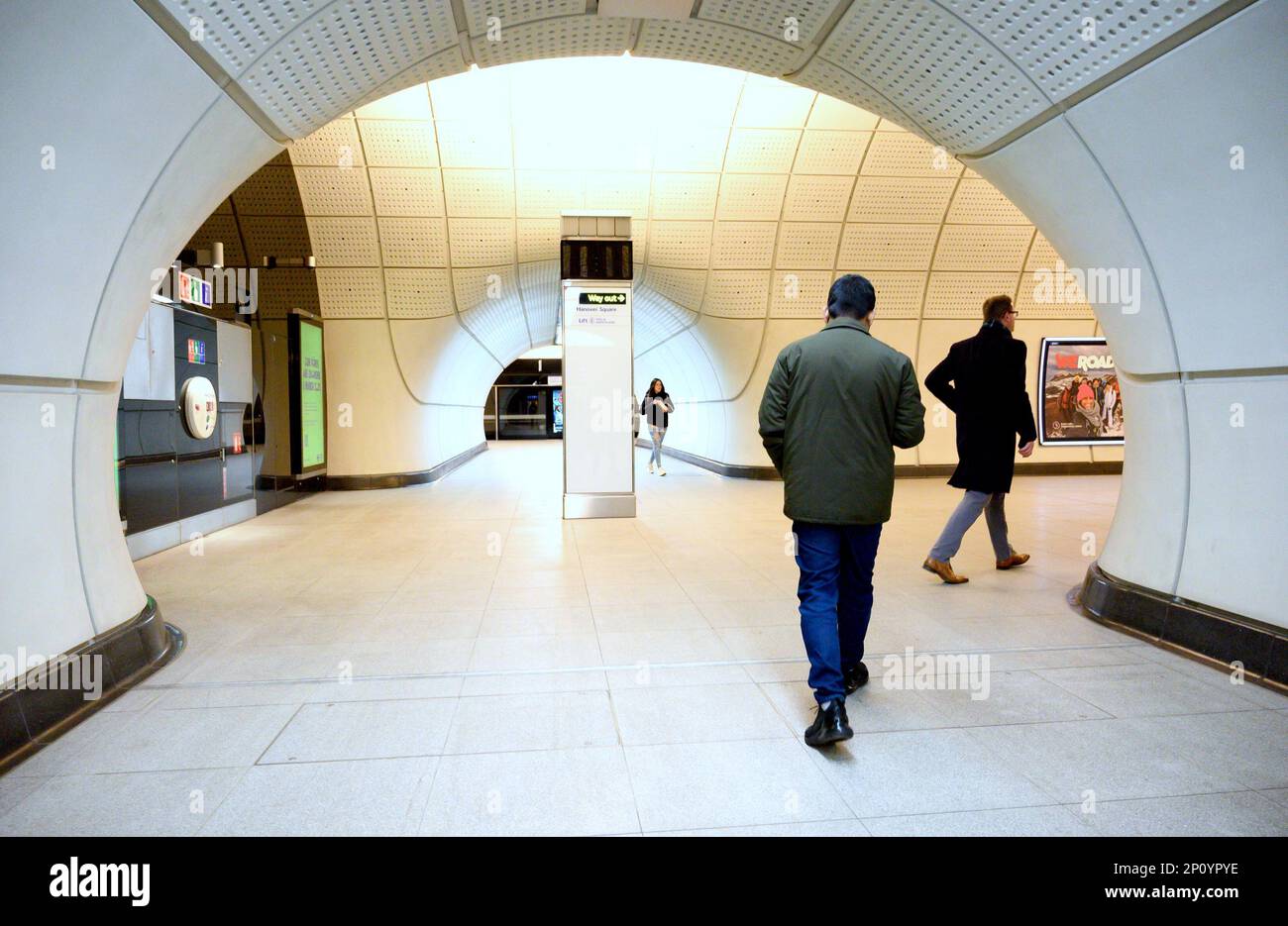 Londres, Angleterre, Royaume-Uni. Gare de Bond Street sur la ligne Elizabeth - métro de Londres Banque D'Images