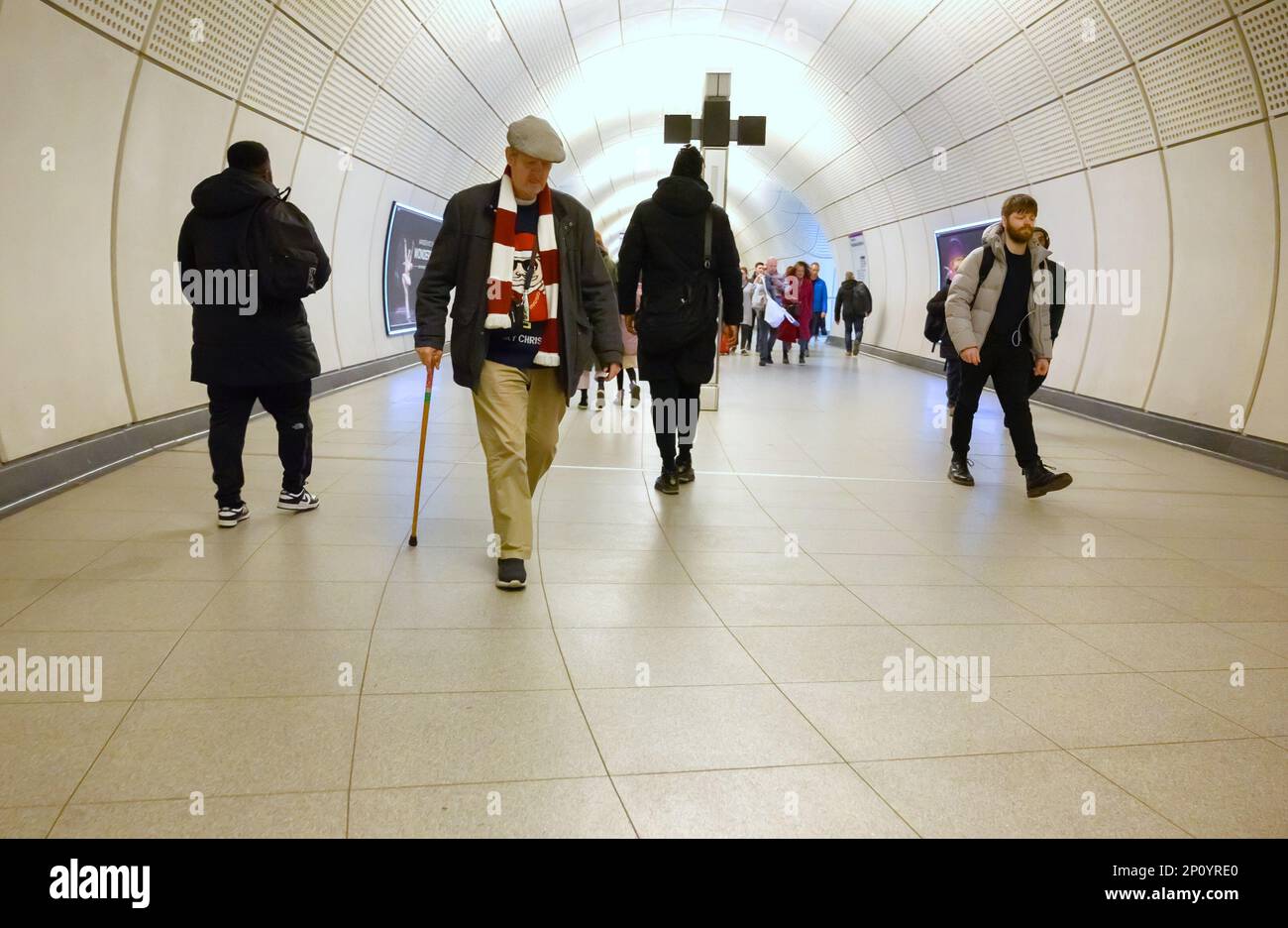 Londres, Angleterre, Royaume-Uni. Station Tottenham court Road sur la ligne Elizabeth - métro de Londres Banque D'Images