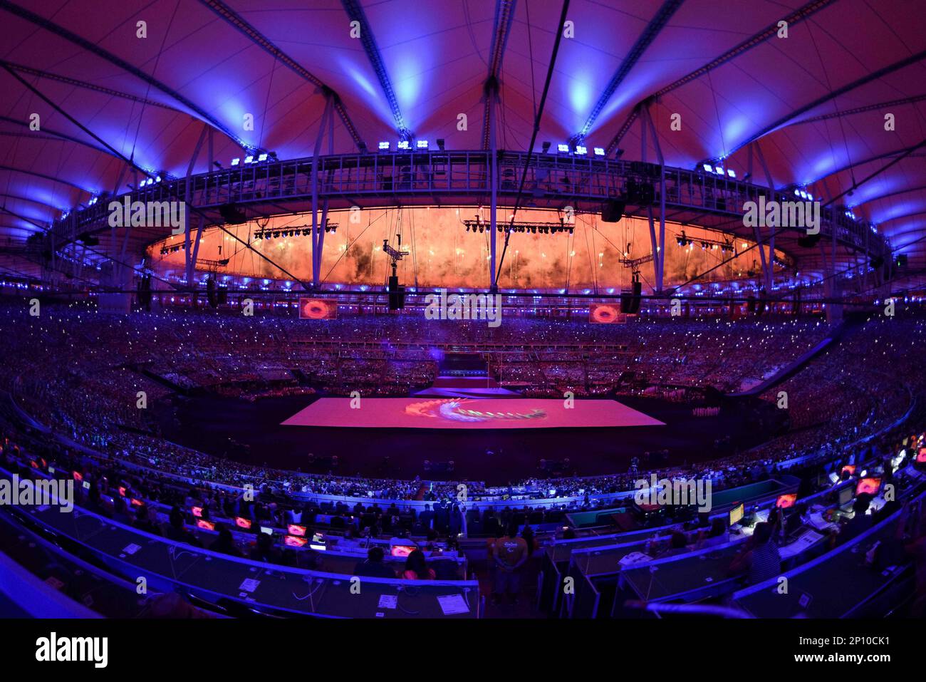 September 7, 2016: Fireworks explode during the Opening Ceremony of the Rio 2016 Paralympic Games at Maracana Stadium on September 7, 2016 in Rio de Janeiro, Brazil. (Photo by Julian Avram/Cal Sport Media) (Cal Sport Media via AP Images) Banque D'Images