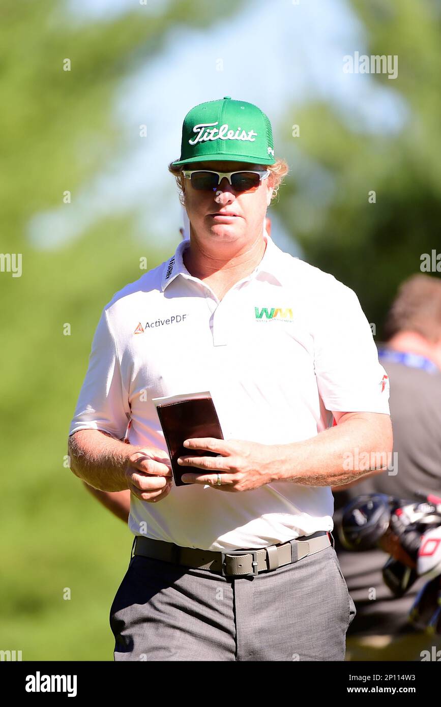 Friday, September 2, 2016: Charley Hoffman leaves the on the third green during the first round of the Deutsche Bank Championship tournament held at the Tournament Players Club, in Norton, Massachusetts. Eric Canha/Cal Sport Media (Cal Sport Media via AP Images) Banque D'Images