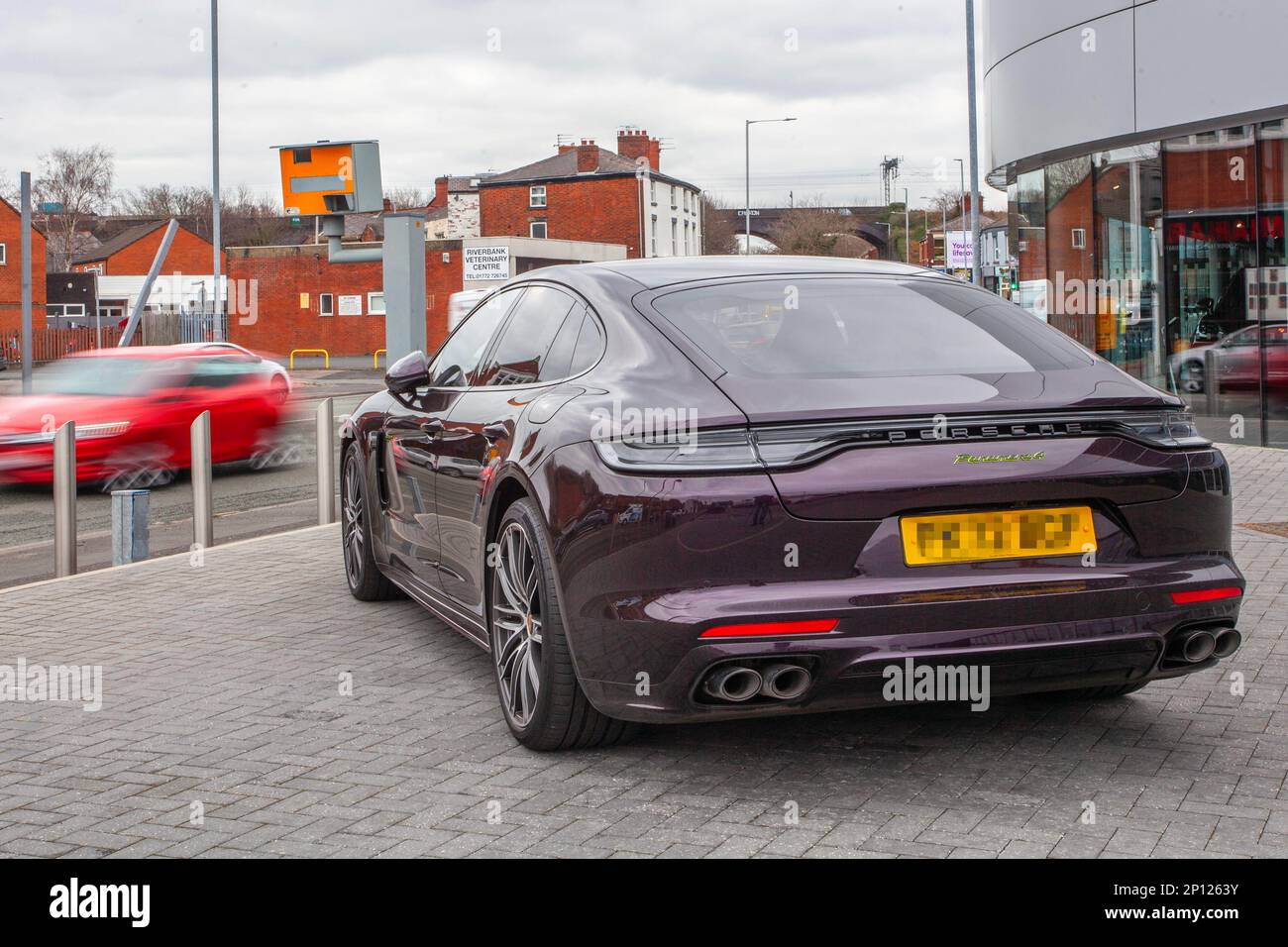 2022 Purple PORSCHE PANAMERA 4 PDK 2894cc Hybrid Electric automatique 8 vitesses; Supercars à vendre à Preston, Royaume-Uni Banque D'Images