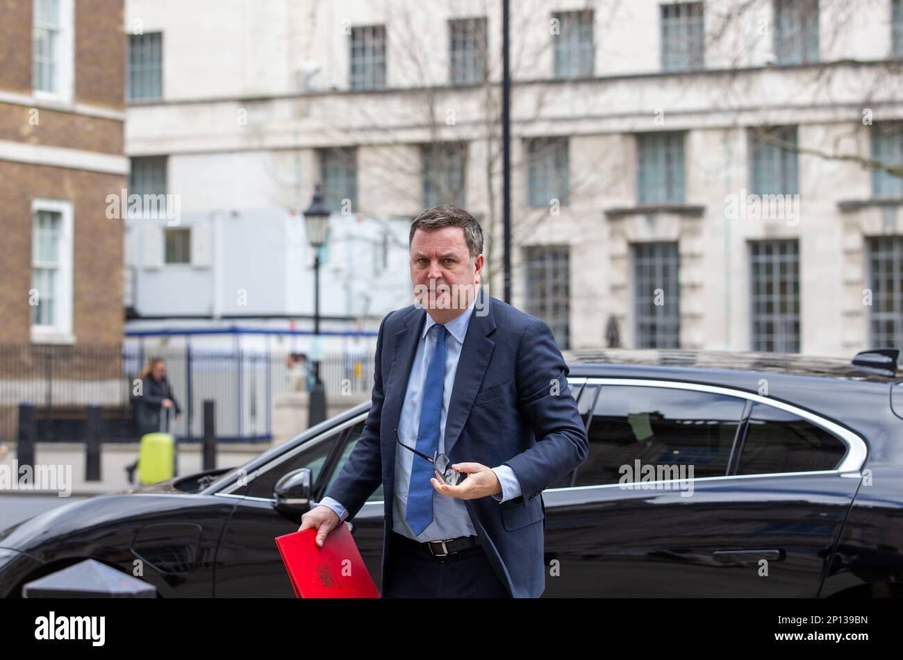 London,uk,27th,Feb,2023.Mel Stride, secrétaire au travail et aux pensions arrive au cabinet Banque D'Images