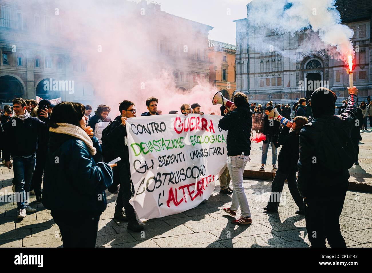 Bologne, ITALIE. 3 mars 2023. Les activistes du climat participent à une manifestation organisée vendredi pour le futur mouvement dans le cadre de la grève mondiale du climat, à 3 mars 2022, à Bologne, en Italie. Crédit: Massimiliano Donati/Alamy Live News Banque D'Images