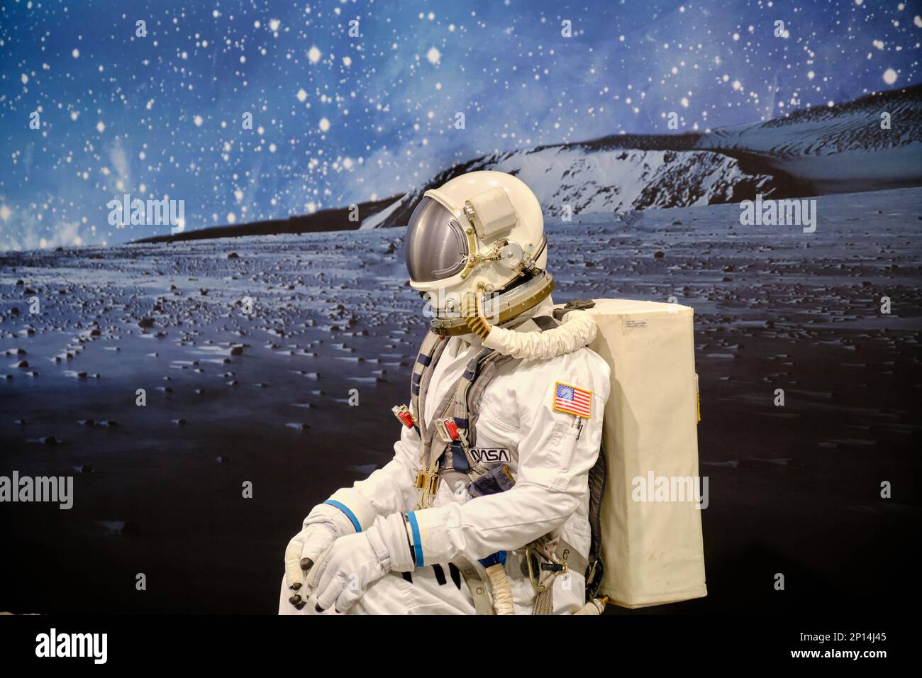 Barcelone, Espagne - 27 février 2023 - Mobile World Congress 2023 - un astronaute au stand samsung Banque D'Images