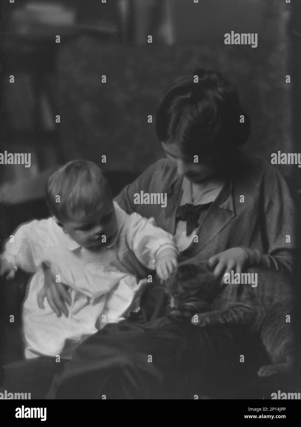 Davis, Mme, et bébé, ou Mme Myers et bébé, photographie de portrait, 1914 décembre 22. Banque D'Images Davis, Mme, et bébé, ou Mme Myers et bébé, photographie de portrait, 1914 décembre 22. Banque D'Images