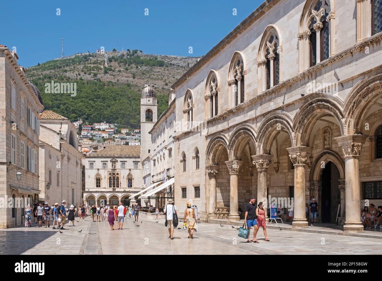 Le Palais du Recteur avec le Palais Sponza en arrière-plan dans le centre historique de Dubrovnik, construit par les Vénitiens, Croatie Banque D'Images