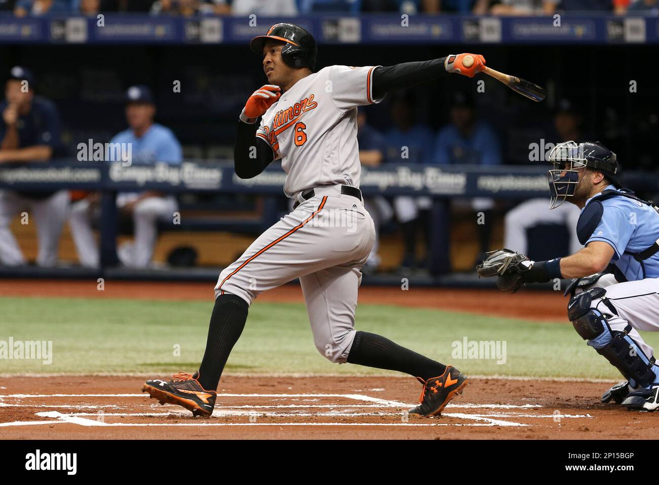 17 July 2016: Baltimore Orioles second baseman Jonathan Schoop (6) at bat during the Major League Baseball game between the Baltimore Orioles and Tampa Bay Rays at Tropicana Field in St. Petersburg Florida. (Photo by Mark LoMoglio/Icon Sportswire) (Icon Sportswire via AP Images) Banque D'Images