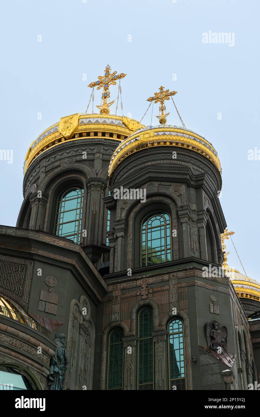 Dômes dorés de la cathédrale principale des forces armées russes ou de la cathédrale de la Résurrection du Christ Banque D'Images