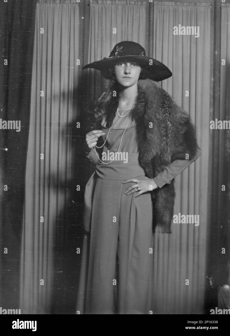 Mlle Guggenheim, photographie de portrait, 1919 avril 16. Collectionneur d'art américain, bohème et socialite ; fondateur de la collection Peggy Guggenheim, musée d'art moderne de Venise. Banque D'Images