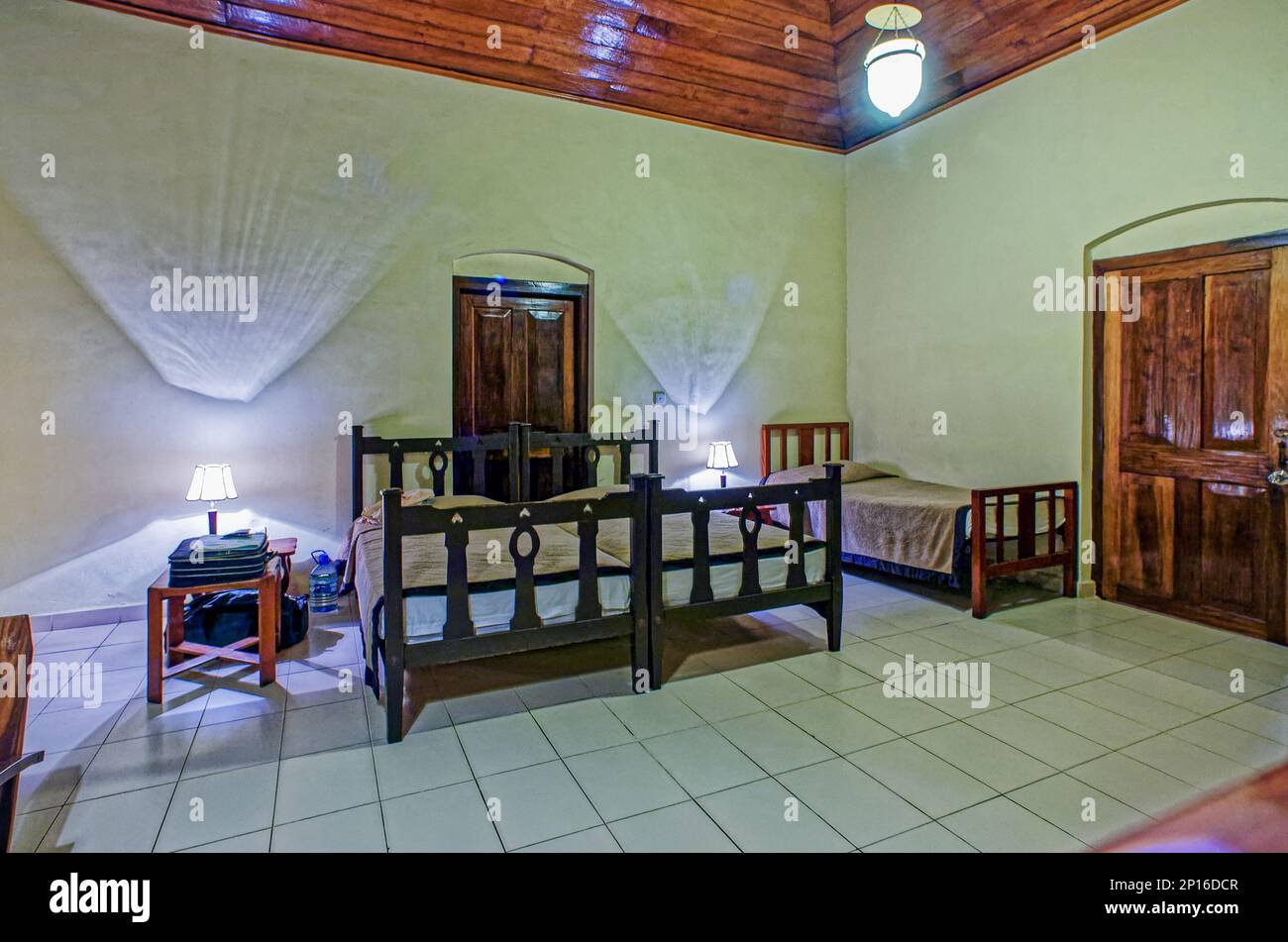 09 08 2007 Vintage intérieur d'une ancienne maison d'hôtes touristique coloniale Ceylon Sri Lanka Asie. Banque D'Images