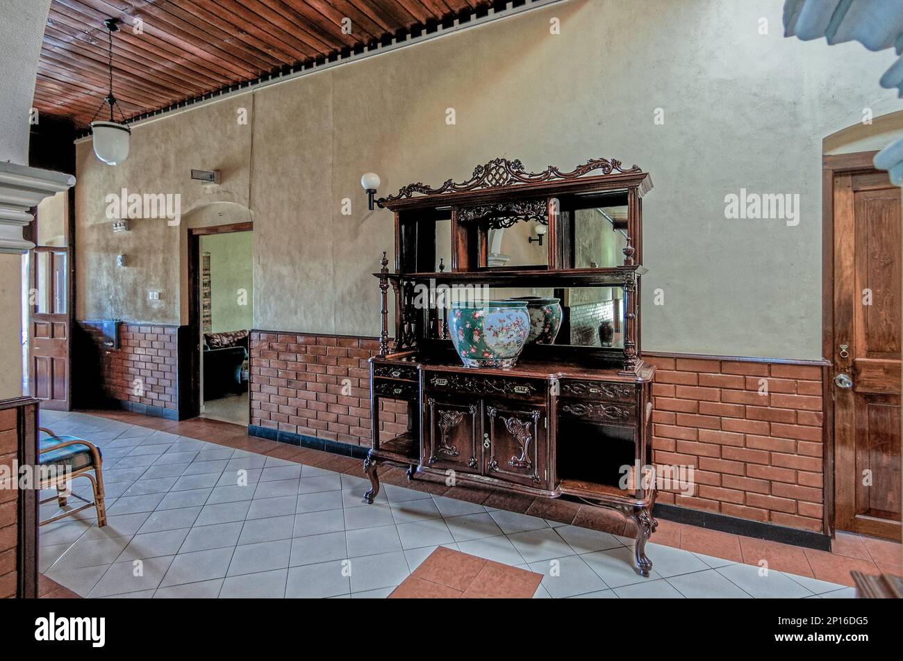 09 08 2007 Vintage intérieur d'une ancienne maison d'hôtes touristique coloniale Ceylon Sri Lanka Asie. Banque D'Images