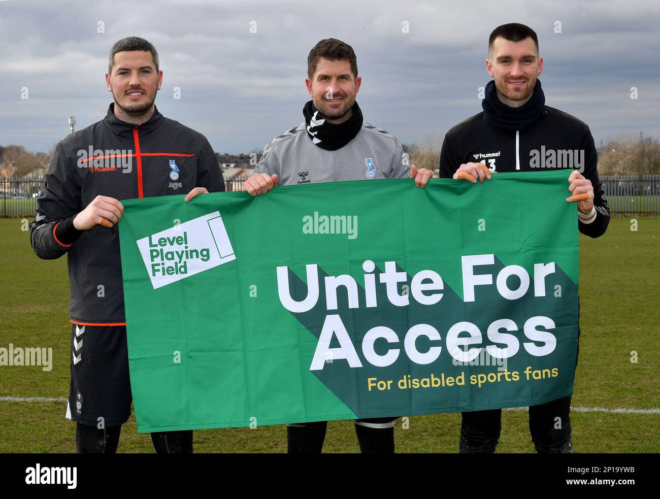 Magnus Norman, Steve Collis et Mathew Hudson d'Oldham Athletic lors de l'entraînement athlétique d'Oldham à Little Wembley, Oldham, le vendredi 3rd mars 2023. (Photo : Eddie Garvey | ACTUALITÉS MI) Credit : ACTUALITÉS MI et sport /Actualités Alay Live Banque D'Images