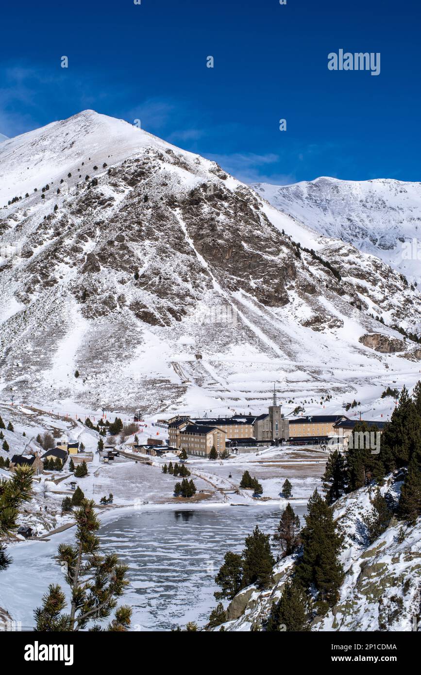 Vallée de Nuria dans les montagnes de Pyrinees. Banque D'Images