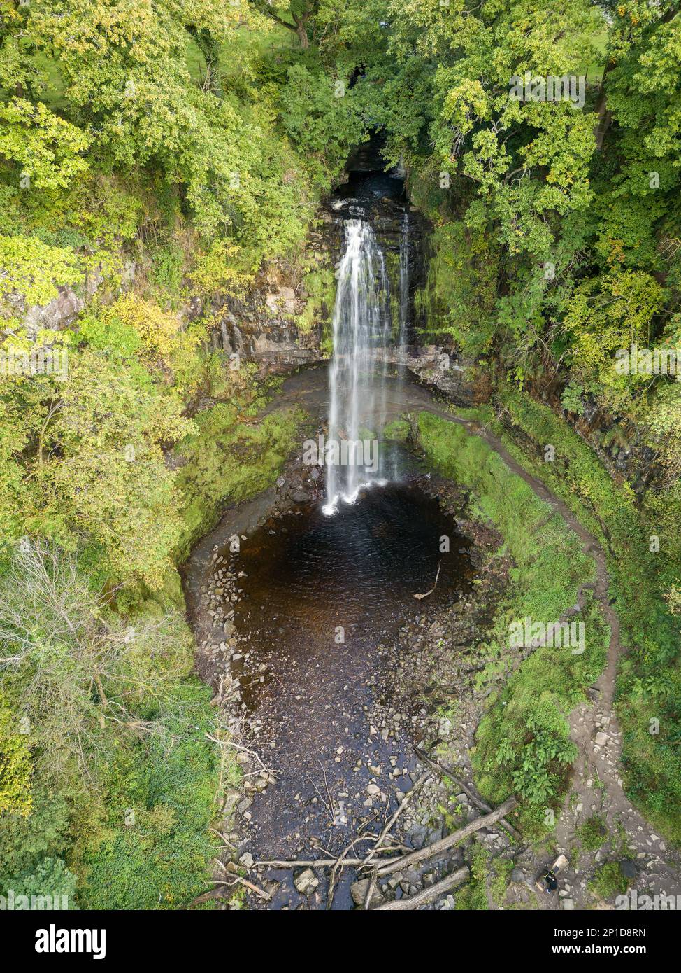 Vue aérienne de la cascade de Henrhyd dans les Brecon Beacons, pays de Galles Banque D'Images