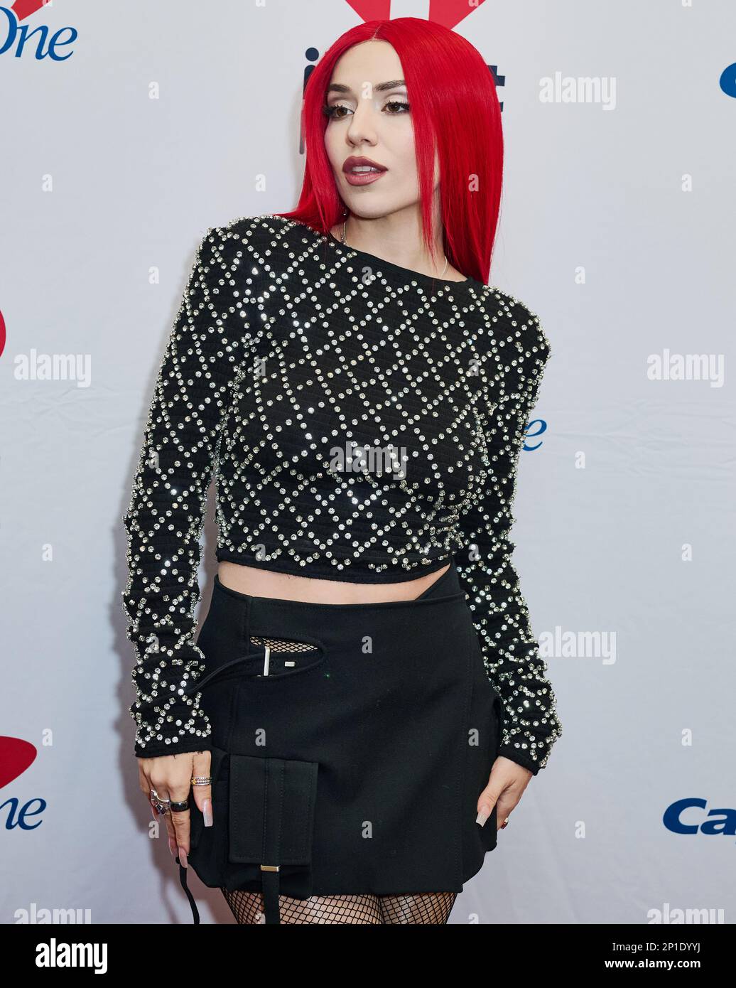 PHILADELPHIE, PA, USA - 12 DÉCEMBRE 2022 : AVA Max pose au bal iHeartRadio Jingle de Q102 au Wells Fargo Center. Banque D'Images