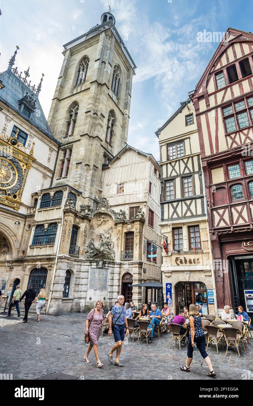 belfry et gros-horloge, la Grande-horloge, horloge astronomique du 14th siècle située rue du gros-horloge à Rouen, Normandie, France Banque D'Images