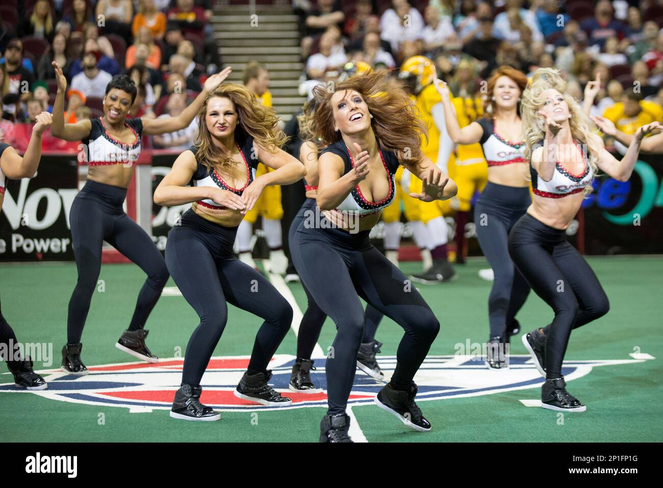 16 April 2016: The Gladiator Girls perform during the game between the LA Kiss and Cleveland Gladiators at Quicken Loans Arena in Cleveland, OH. LA defeated Cleveland 47-42. (Photo by Frank Jansky/Icon Sportswire) (Icon Sportswire via AP Images) Banque D'Images