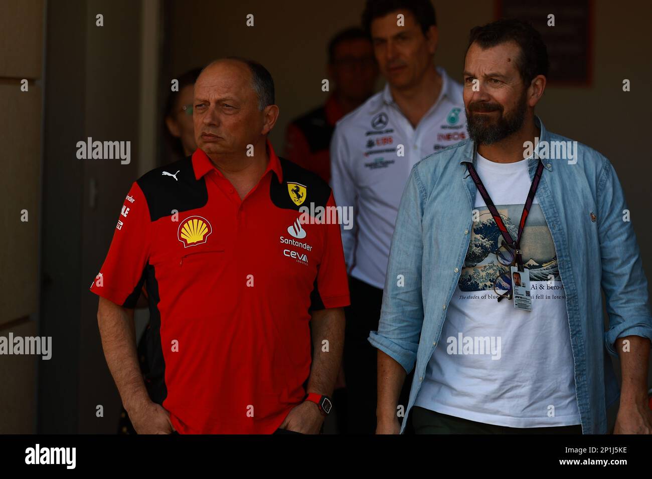 Manama, Bahreïn. 03rd mars 2023. MANAMA, BAHREÏN, circuit de Sakhir, 3. Mars 2023: (L) Frédéric Vasseur (FRA), Team principal Scuderia Ferrari F1 vu pendant le Grand Prix de Formule 1 de Bahreïn au circuit international de Bahreïn près de la ville de Manama dans la ville de Sakhir sur 03 mars. 2023. Formula 1 - F1 Motorsport, image payante, photo et copyright © Jun QIAN/ ATP images (QIAN Jun/ATP/SPP) crédit: SPP Sport Press photo. /Alamy Live News Banque D'Images