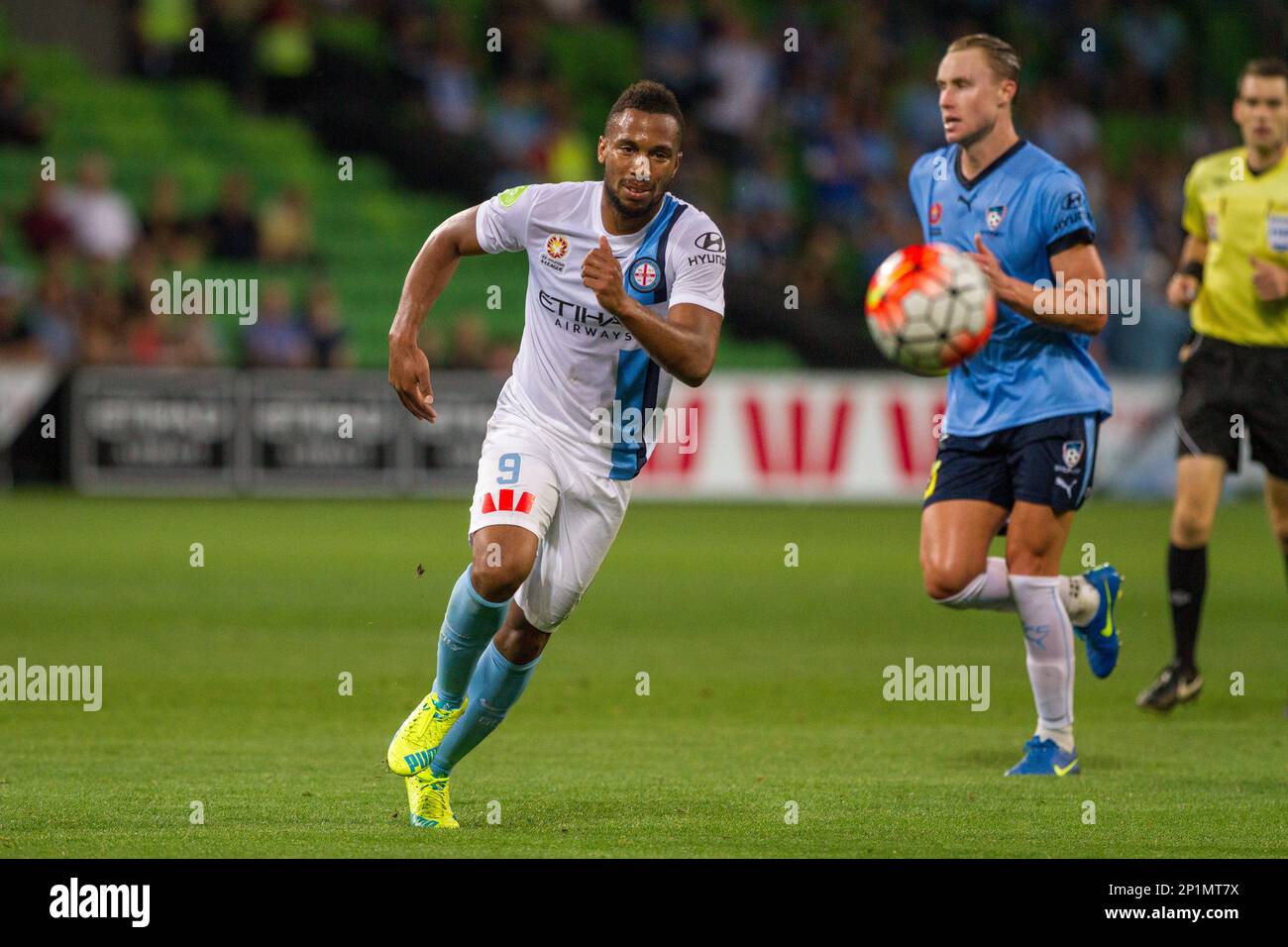 5 Mar 2016: Harry Novillo of Melbourne City loses control of the ball during the 22nd round of the 2015-16 Hyundai A-League Season between Melbourne City and Sydney FC held at AAMI Park, VIC, Australia. (Photo by Jason Heidrich/Icon Sportswire) (Icon Sportswire via AP Images) Banque D'Images