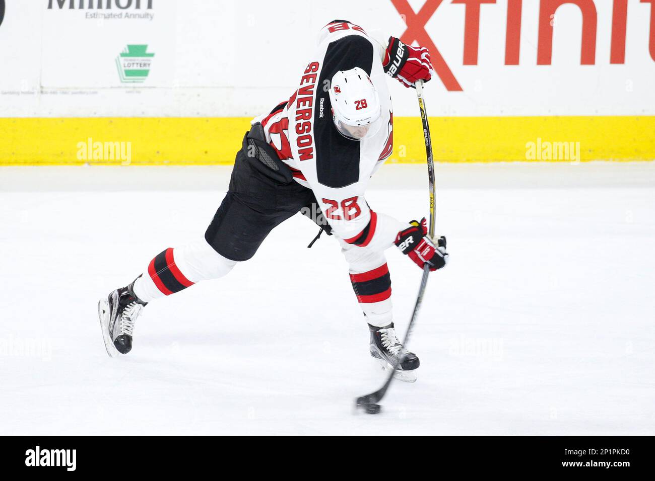 February 13, 2016: New Jersey Devils defenseman Damon Severson (28) shoots the puck during the NHL game between the New Jersey Devils and Philadelphia Flyers at Well Fargo Center in Philadelphia, Pennsylvania. The New Jersey Devils won 2-1 in overtime. Christopher SzagolaCSM (Cal Sport Media via AP Images) Banque D'Images