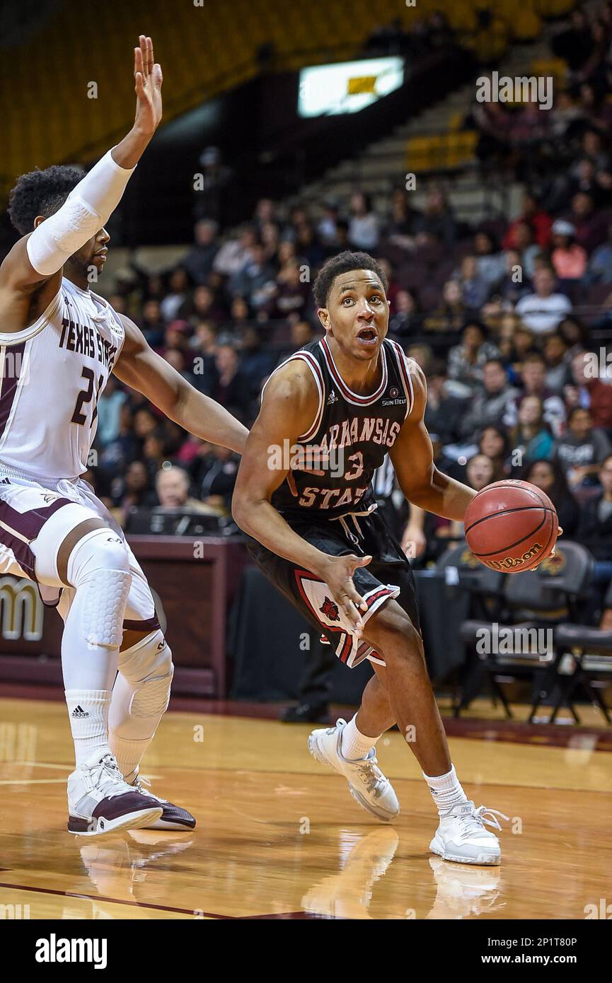 23 January 2016: Arkansas State Red Wolves guard Devin Carter (3) drives with the ball during an NCAA basketball game between the Arkansas State Red Wolves and the Texas State Bobcats at Strahan Coliseum in San Marcos, TX. (Photo by Dan Dunn/Icon Sportswire) (Icon Sportswire via AP Images) Banque D'Images