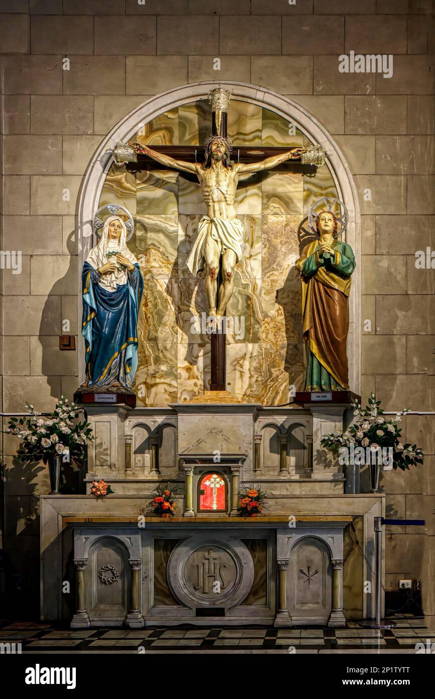Église de la Vierge miracle, autel avec une statue du Christ, Miraflores, Lima, Pérou Banque D'Images