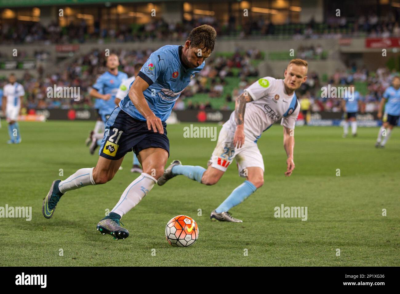 2 Jan 2016: Filip Holosko of Sydney FC controls the ball in front of Jack Clisby of Melbourne City during the 13th round of the 2015-16 Hyundai A-League Season between Melbourne City and Sydney FC held at AAMI Park, VIC, Australia. (Photo by Jason Heidrich/Icon Sportswire) (Icon Sportswire via AP Images) Banque D'Images