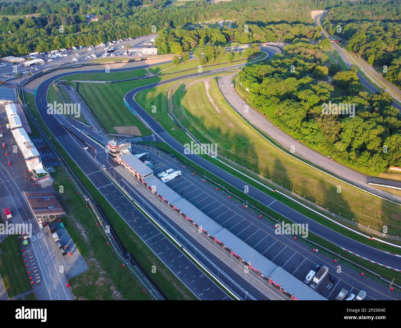 Drone aérien. Les marques éclosent le circuit dans le Kent par une journée ensoleillée. Banque D'Images