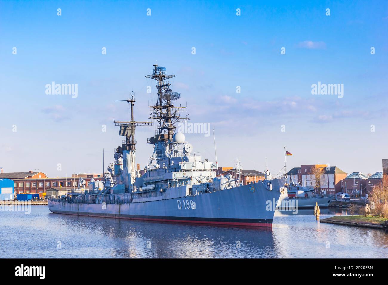 Cuirassé historique dans le canal EMS-Jade de Wilhelmshaven, Allemagne Banque D'Images