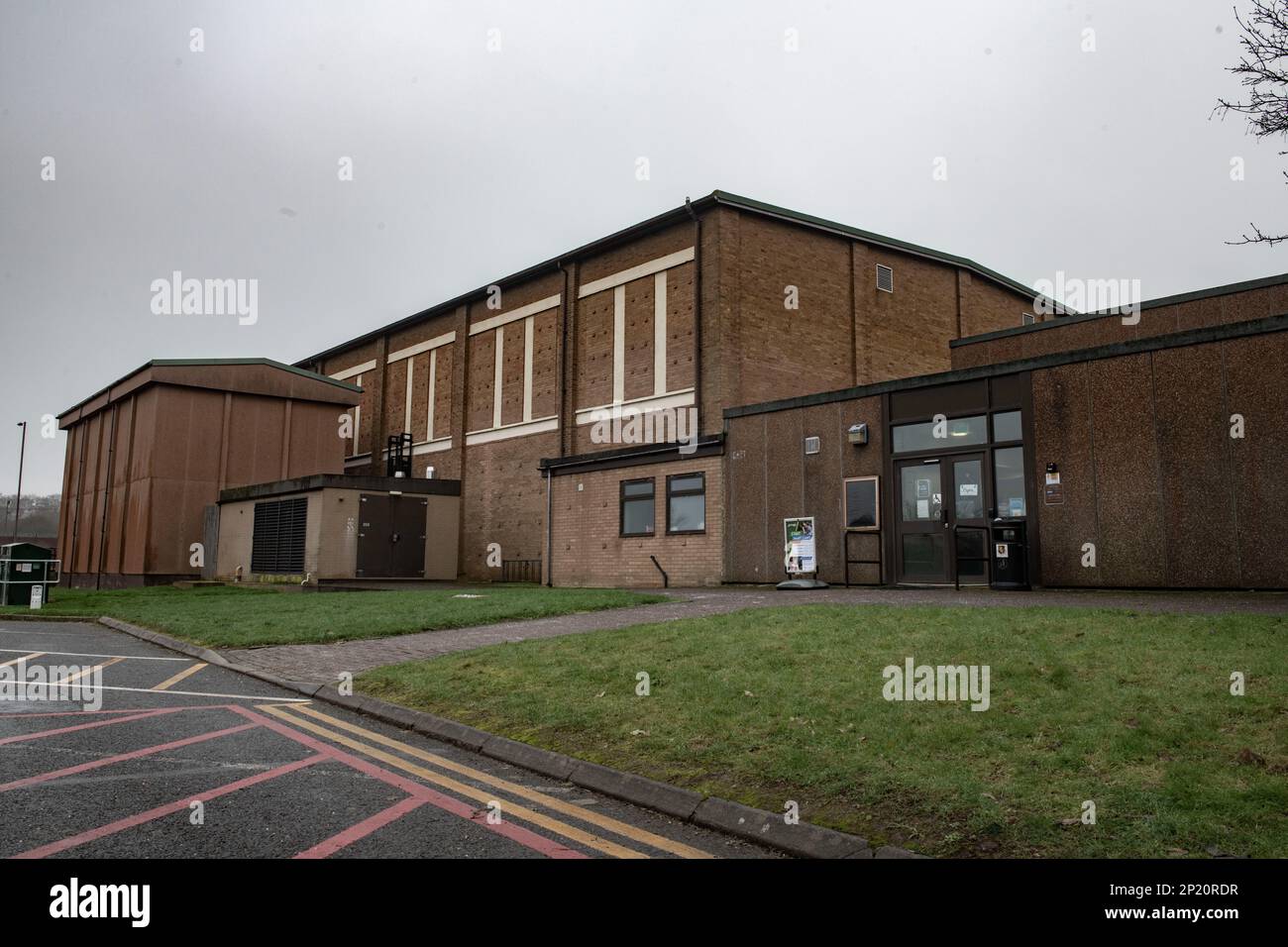 Le gymnase du 422d Air base Squadron est situé sur la RAF Broughton, en Angleterre, le 25 janvier 2023. La salle de gym était en cours de construction pour transformer l'ancien terrain de racquetball en une zone d'entraînement de force tactique. Banque D'Images