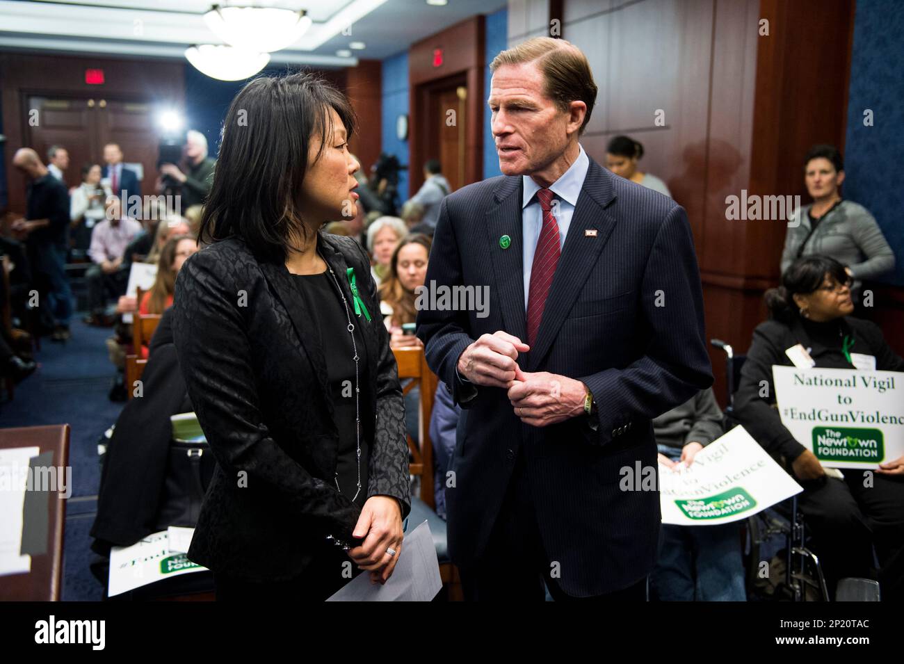 UNITED STATES - DECEMBER 10: Po Murray, Chairwoman of Newtown Action Alliance, speaks with Sen. Richard Blumenthal, D-Conn., during the House and Senate Democrats' event in the Capitol with advocates from Newtown Action Alliance and the Coalition to Stop Gun Violence on Thursday, Dec. 10, 2015. (Photo By Bill Clark/CQ Roll Call) (CQ Roll Call via AP Images) Banque D'Images