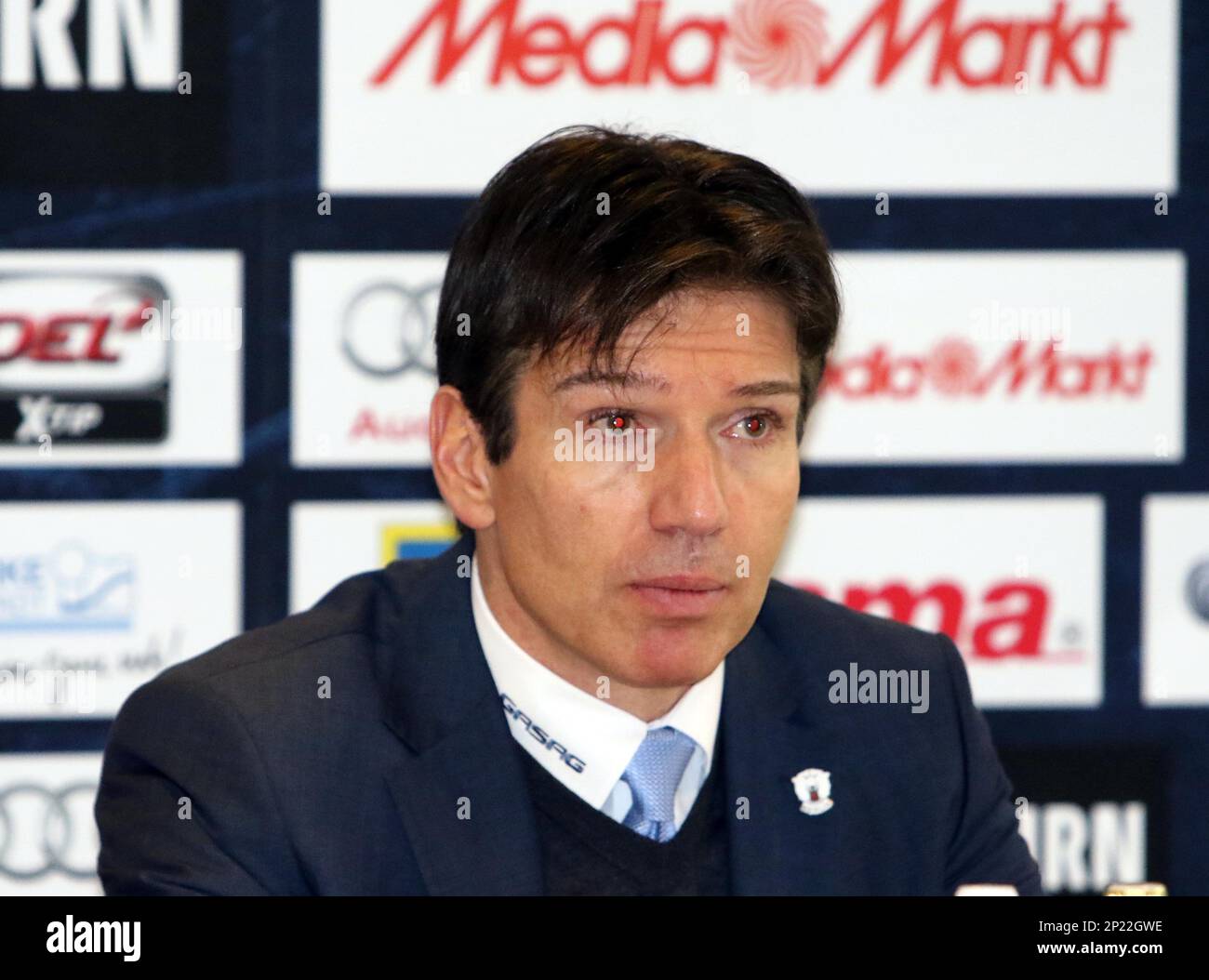 Nov. 27, 2015 - Ingolstadt, Bavaria, Germany - headcoach Uwe KRUPP (Berlin), .Ice Hockey German Eishockey League,matchday 21, ERC Ingolstadt vs Eisbaeren Berlin, Ingolstadt, Saturn-Arena, November 27th, 2015, the two former champions meet at the first match of the former AHL heacoach and new Ingolstadt headcoach Kurt Kleinendorst. (Cal Sport Media via AP Images) Banque D'Images
