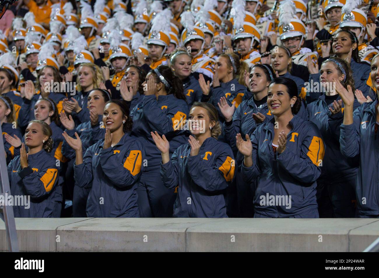 November 07, 2015: Tennessee Volunteers band members cheer during the NCAA Football game between the University of Tennessee Volunteers and the South Carolina Gamecocks at Neyland Stadium in Knoxville, TN Tim Gangloff/CSM (Cal Sport Media via AP Images) Banque D'Images