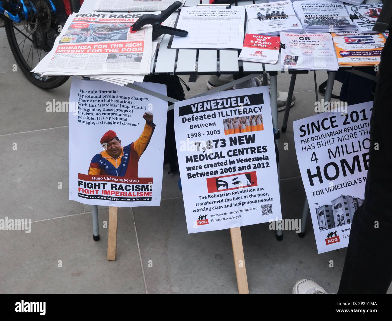 Banque d'Angleterre, Londres, Royaume-Uni. 4th mars 2023. À l'anniversaire de la mort de Hugo Chavez en 10th, les manifestants exigent le retour de 31 tonnes d'or du Venezuela détenus à la Banque d'Angleterre. Crédit : Matthew Chattle/Alay Live News Banque D'Images