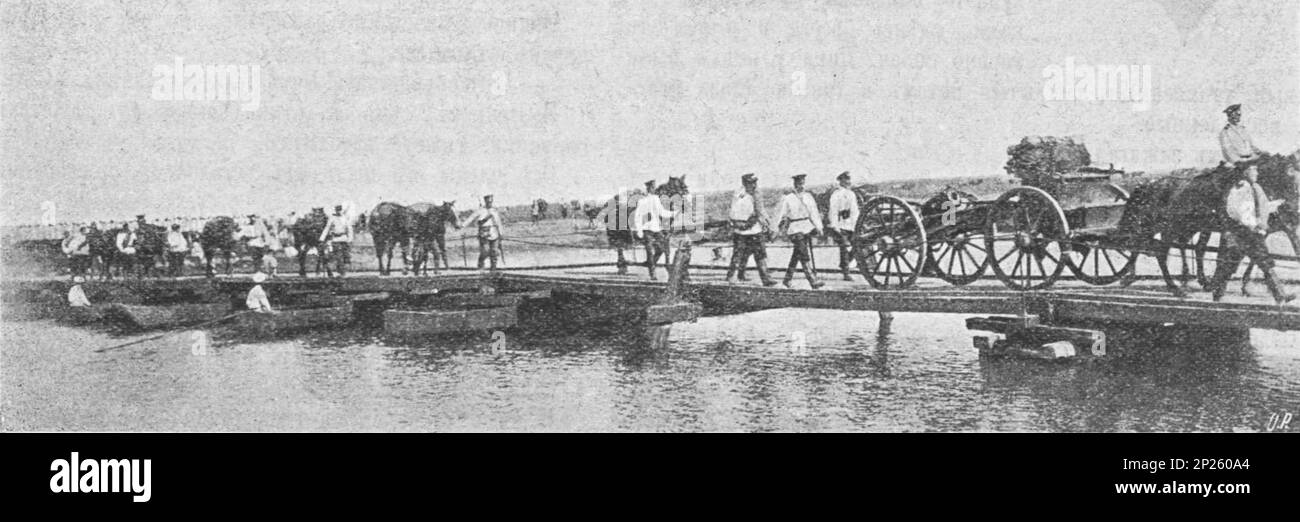 Traversée de l'artillerie russe sur un pont-ponton traversant la rivière Sim près du village de Chernitsyn sur 2 septembre 1902. Banque D'Images